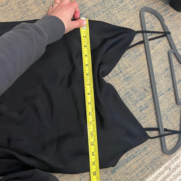 Aritzia Babaton Silk - effect cowl neck cropped cami - Picture 6 of 7